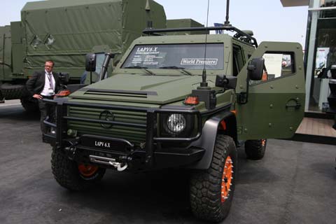 mercedes_benz_LAPV6.jpg