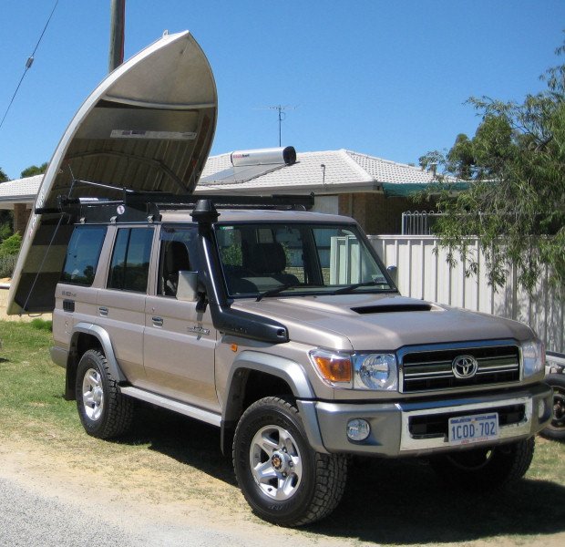 model-Toyota Landcruiser 70 large.jpg