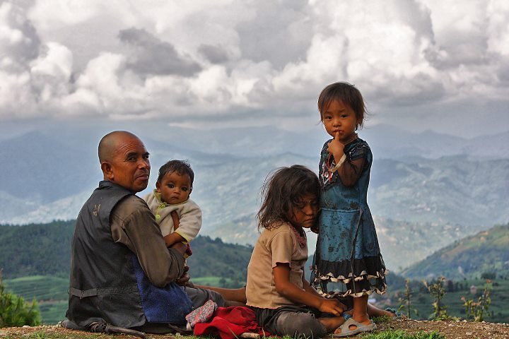 Nagarkot'a giderken; Nepalli bir aile.jpg