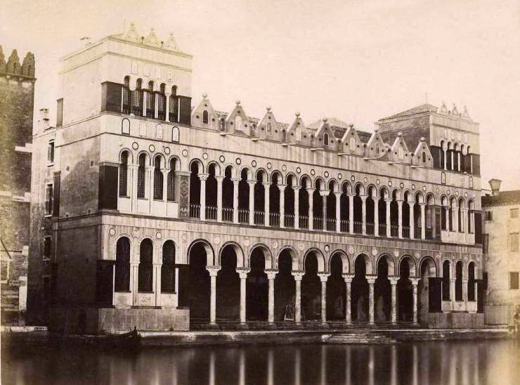 Naya,_Carlo_(1816-1882)_-_Venezia_-_Fondaco_dei_Turchi_-_ca_1860.jpeg