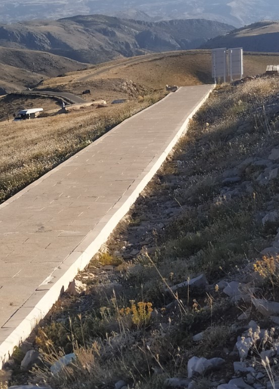 nemrut yürüyüş yolu 3.jpg