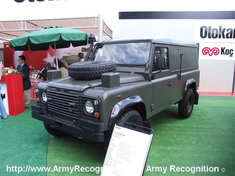 Otokar_Land_Rover_Defender_110_Radio_Station_Turkish_IDEF_2007_001.jpg