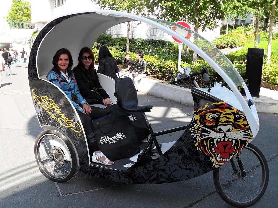 Paris'te gezinti.jpg