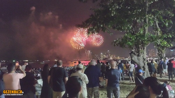 PATTAYA HAVAİ FİŞEK_Moment.jpg