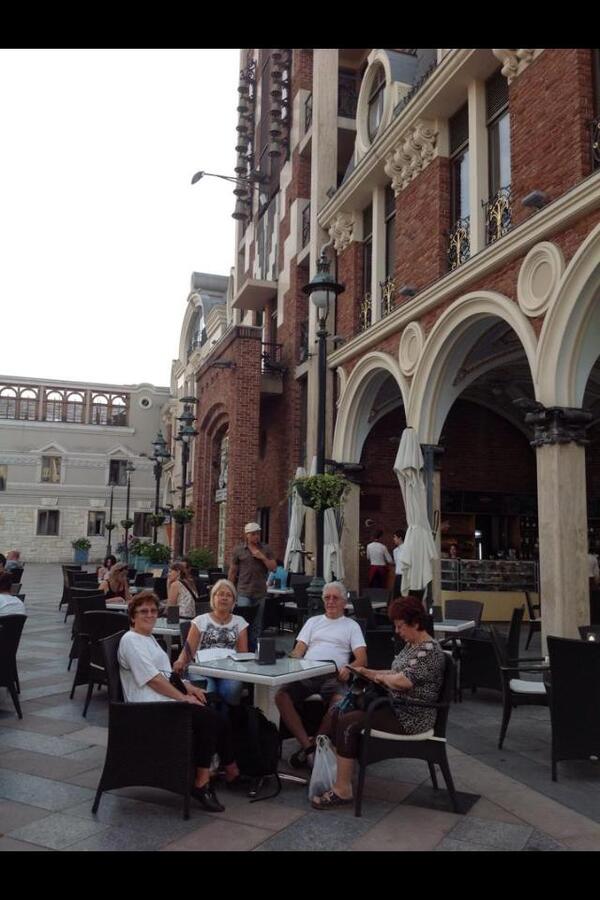 piaazza bautimi 'de keyif.jpg