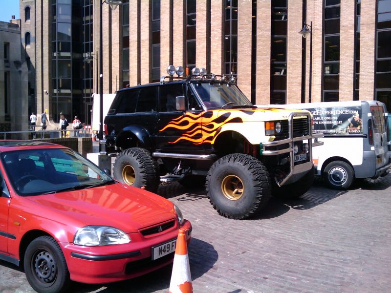 Range_Rover_Monster_Truck.jpg