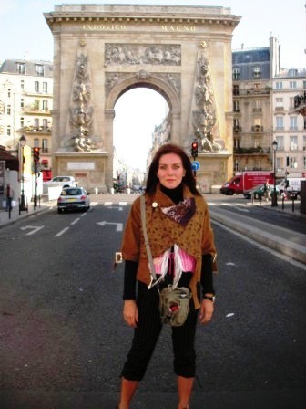 Resim ve yeleklerimle Paris'teyim.jpg