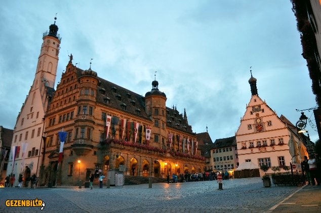 Rothenburg belediye binası marktplatz.jpg