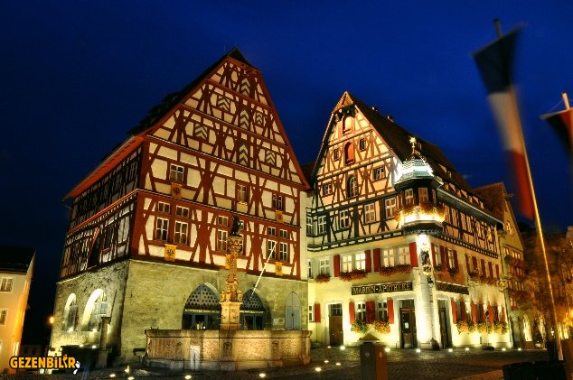 Rothenburg Marktplatz gece.jpg