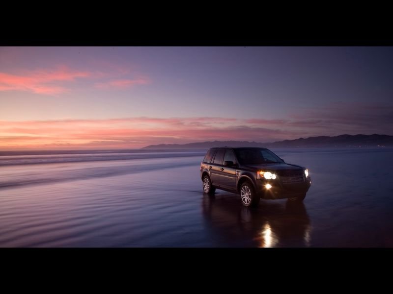 S 00036 Land-Rover-LRF2-Zermatt-Silver-Beach-Sunset-1920x1440.jpg