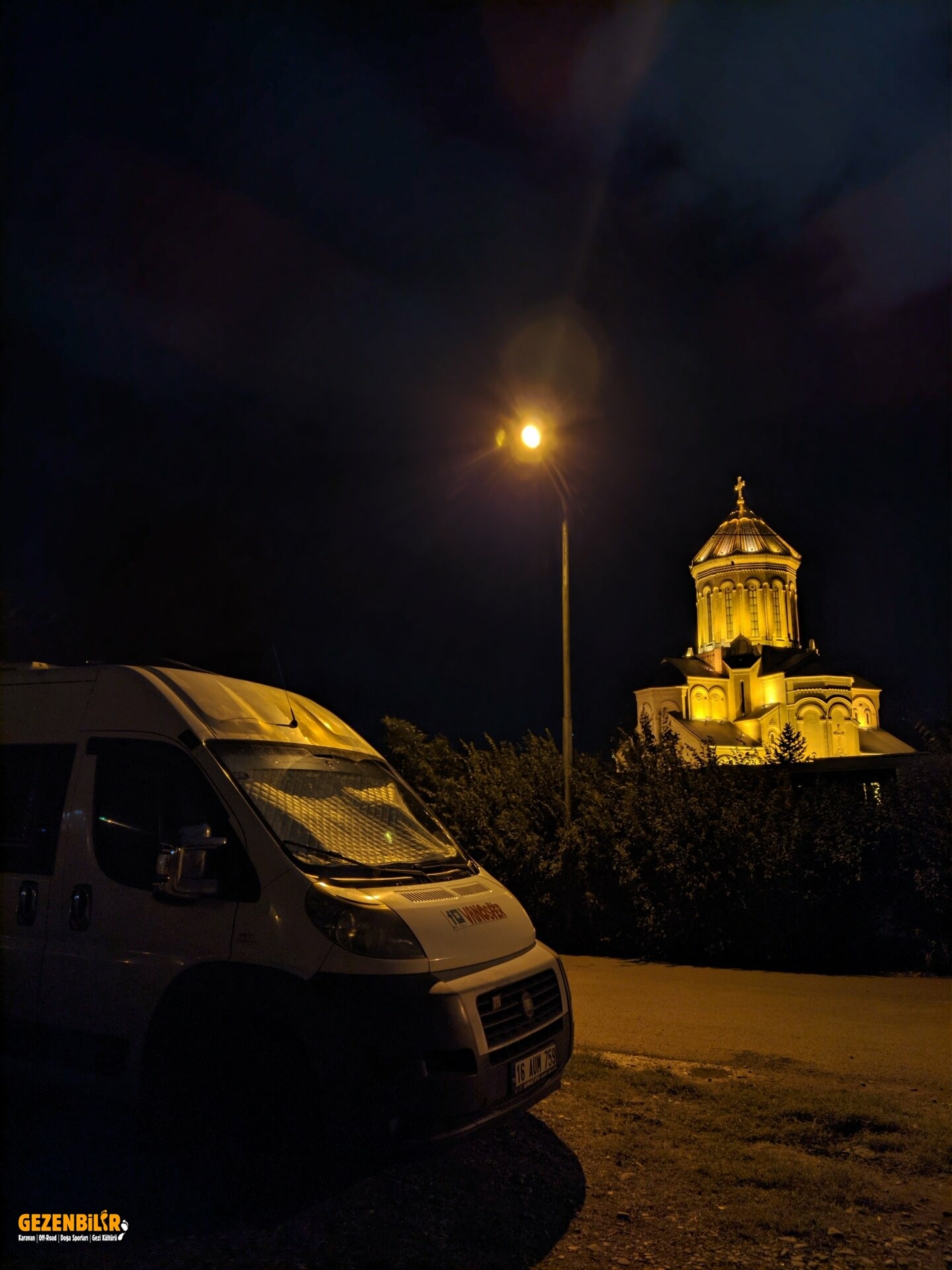 Sameba Katedrali, Tiflis.jpg