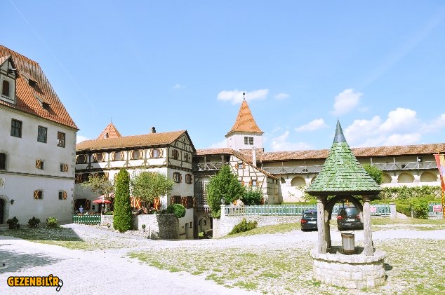 Schloss Harburg meyanından.jpg