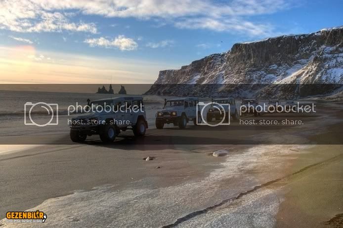 Small-Convoy_on_shore.jpg