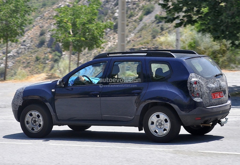 spyshots-dacia-duster-facelift-headed-to-frankfurt-1080p-4.jpg