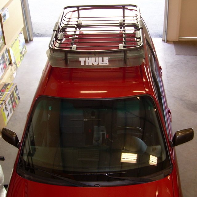 Subaru_Forester_Thule_Moab_cargo_basket_690_1.JPG