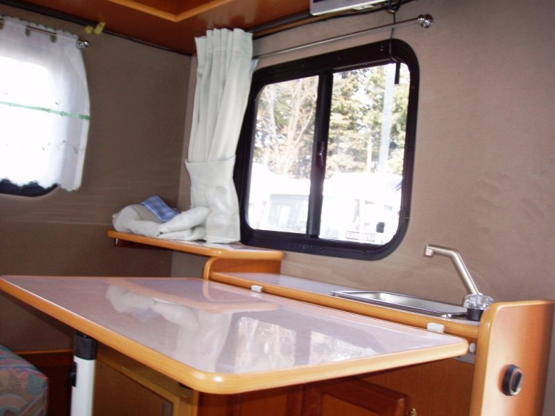 suzuki_cary_camper_4.jpg