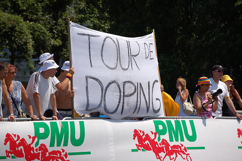 TF 00014 Spectators banner during the Tour de France 2006
