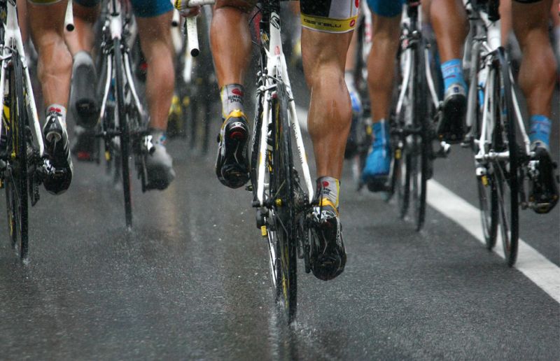 TF 0034 The pack rides through the rain on July122008 during the 1725 km stage8 of the 2008 Tou