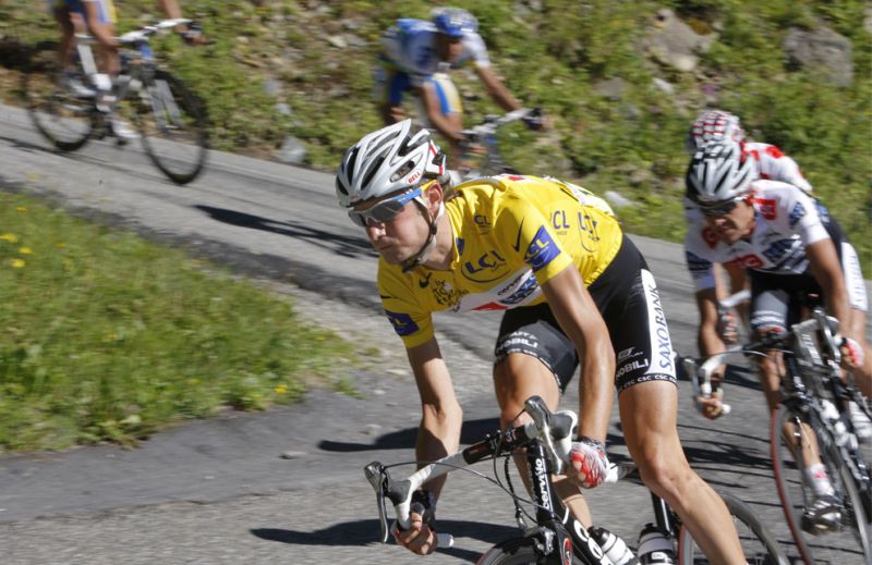 TF 0043 Frank Schleck leaders yellow jersey speeds down Croix de Fer pass during the stage17 betwe
