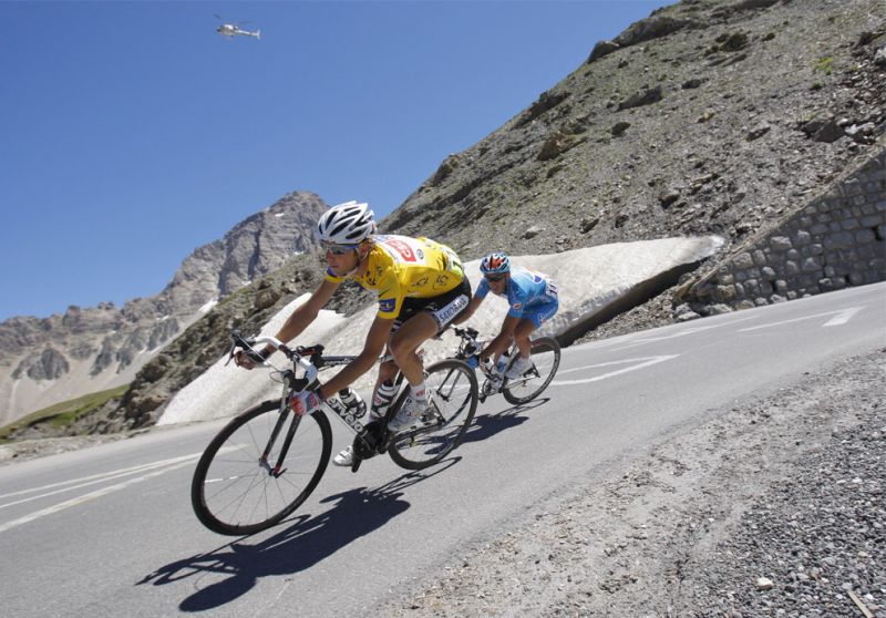 TF 0045 Frank Schleckand Jerome Pineau rear speed down Galibier pass during the stage17 between E