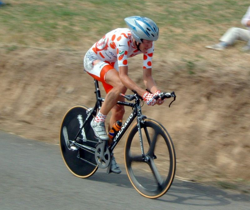 TF  Michael Rasmussen wearing the POLKA DOT JERSEY on the individual time trial  2005 TdF Stage 20 S