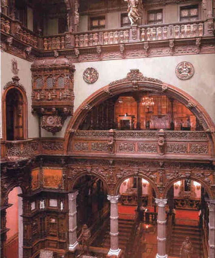 THE_HALL_OF_HONOUR_-_PELES_CASTLE.jpg