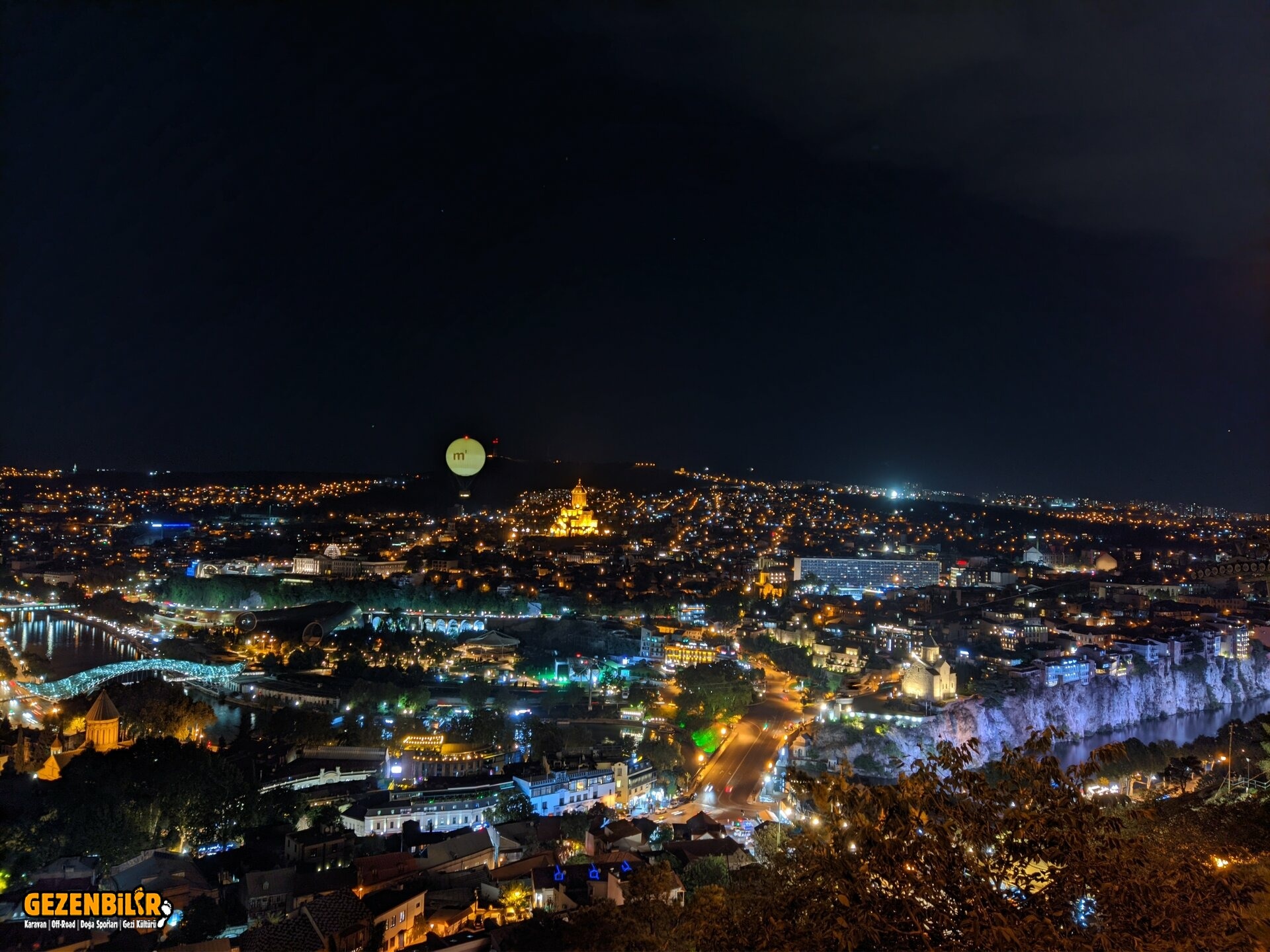 Tiflis Botanik Park Konaklama Gece