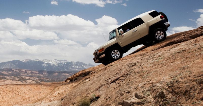 toyota-fj-cruiser-in-sandstorm.jpg