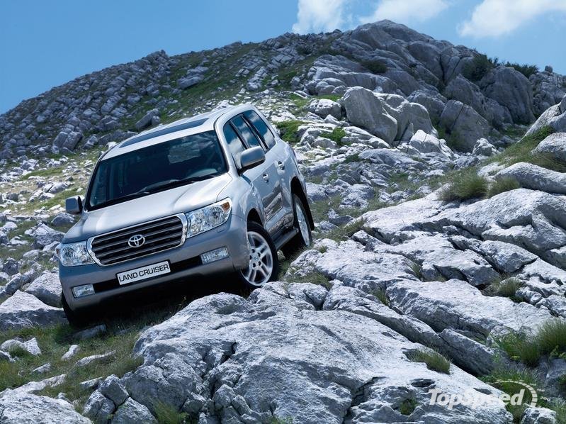 toyota land cruiser v8.jpg