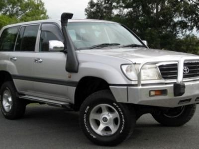 Toyota-Landcruiser-100.jpg