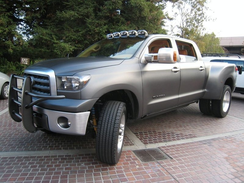 toyota-tundra-diesel-dually-at-sema-2008.jpg