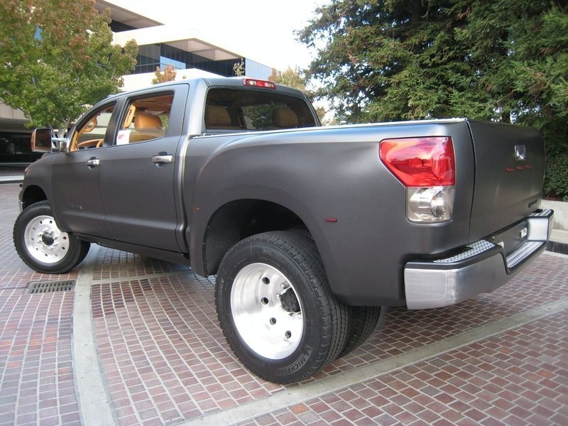 toyota-tundra-diesel-dually-at-sema-2008_1.jpg