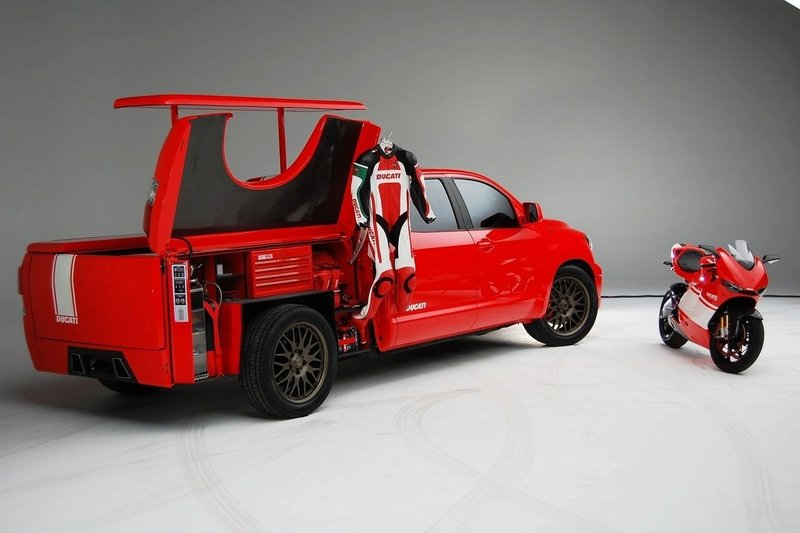 toyota-tundra-ducati-transporter _2_.jpg