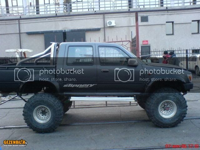 toyota_hilux_pick_up_3339742_orig.jpg