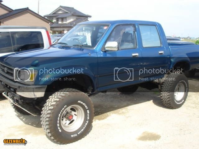 toyota_hilux_pick_up_3667823_4_orig.jpg