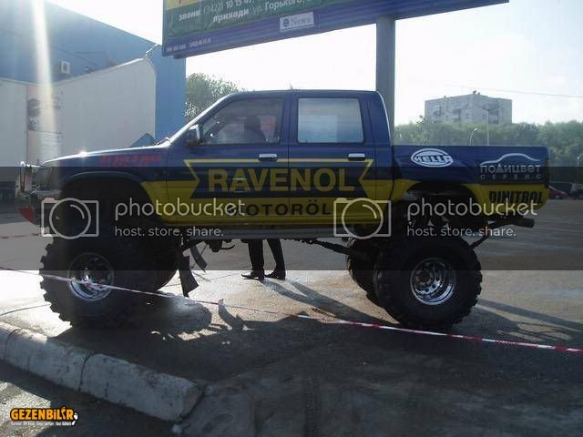 toyota_hilux_pick_up_3674602_3_orig.jpg