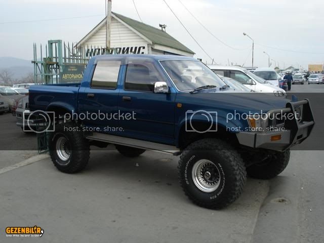 toyota_hilux_pick_up_3746919_2_orig.jpg