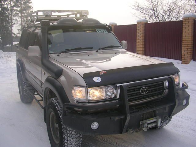 toyota_land_cruiser_3750894_orig.jpg