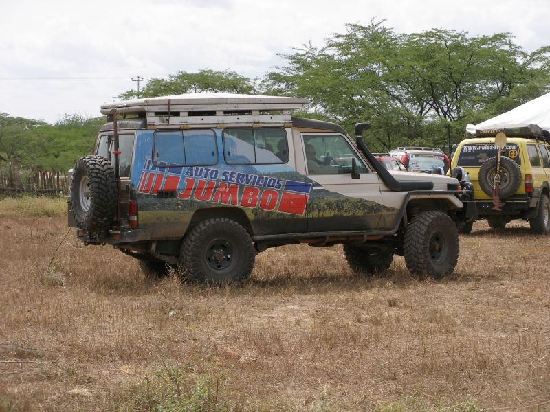 Toyota_Long_Wagon_FJ77.jpg