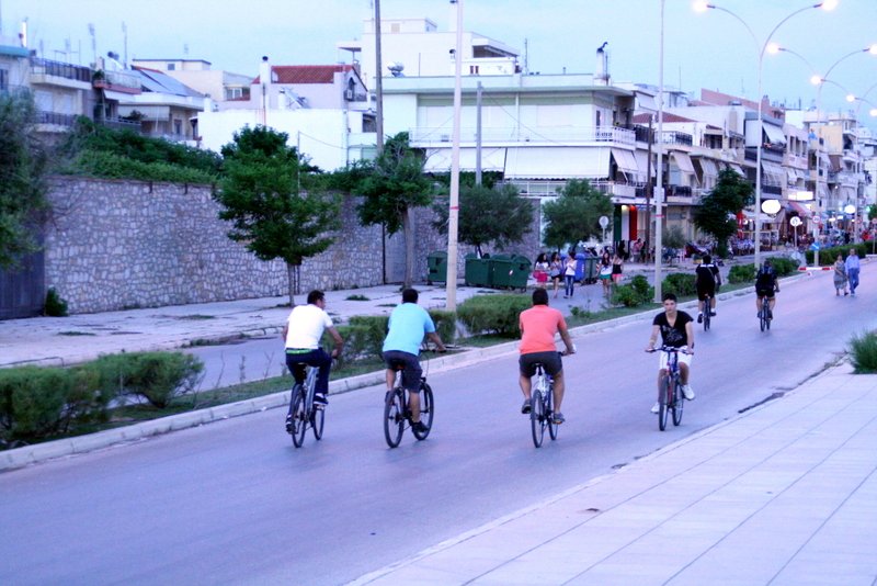 trafiÃƒÂƒÃ‚Â„ÃƒÂ‚Ã‚ÂŸe kapalÃƒÂƒÃ‚Â„ÃƒÂ‚Ã‚Â± yolda yayalar ve bisikletliler.JPG