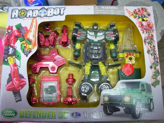 TRANSFORMERS-ROBOT-DONUSUMLU-ARABA-LAND-ROVER__24130268_0.jpg