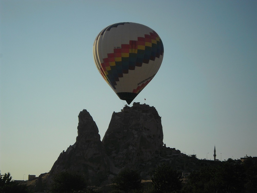 UÃƒÂƒÃ‚ÂƒÃƒÂ‚Ã‚Â§hisar Kalesi'nde  balonla.JPG