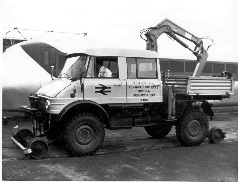 unimog_and__APT1.jpg