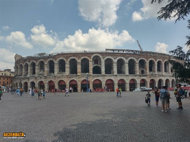 Verona Arenası 1 (Small).jpg