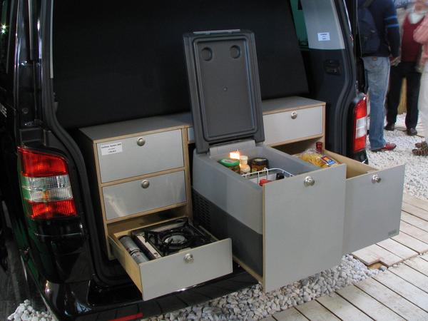 vw-bus-kocher-kuehlschrank.jpg