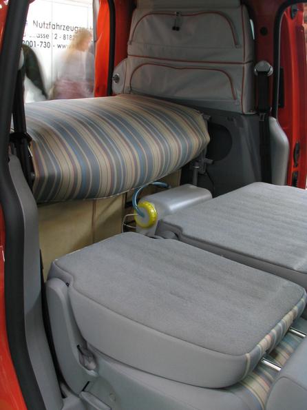 vw-caddy-bett-gerollt.jpg