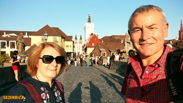 Würzburg Alte Mainbrücke köprüsü..jpg