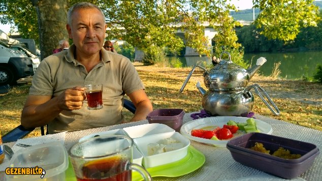 Würzburg Main Nehri kahvaltı.jpg