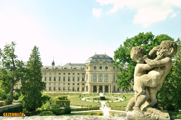 Würzburg Residenz  arka bahçe.jpg