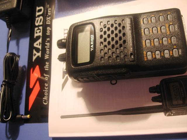 YAESU-FT-60R__.jpg